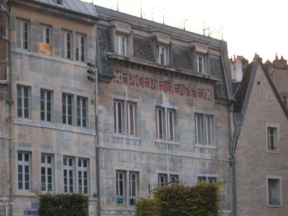 Immeuble de l'ancienne Epicerie Jeanney